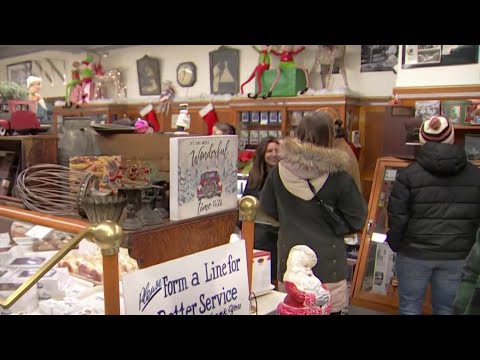 Termini Bros. in South Philly serves up cannoli, holiday cheer on Christmas Eve